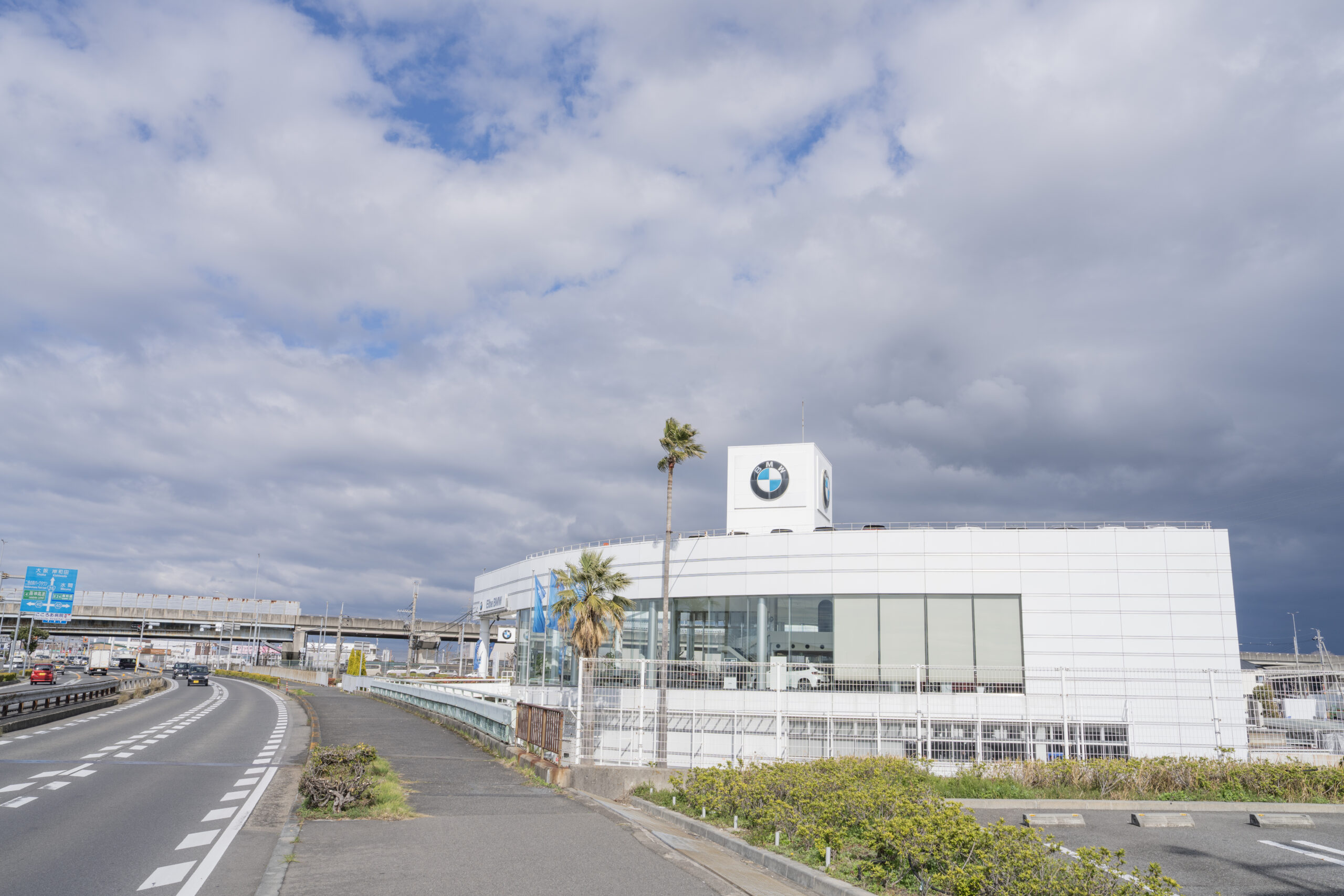 Elbe BMW 貝塚店 外観