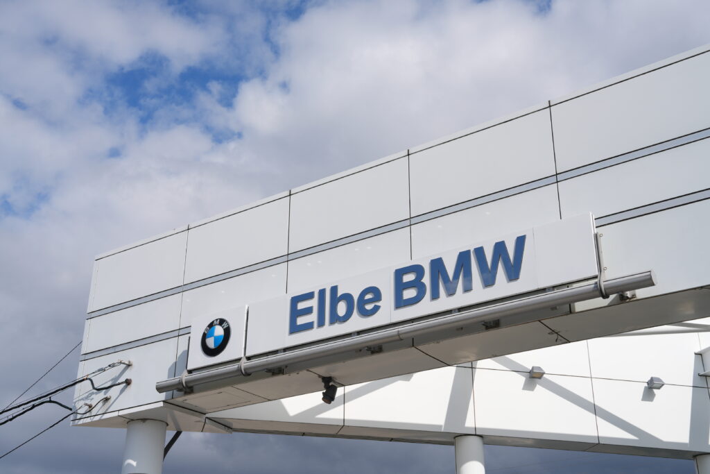 Elbe BMW 貝塚店 外観